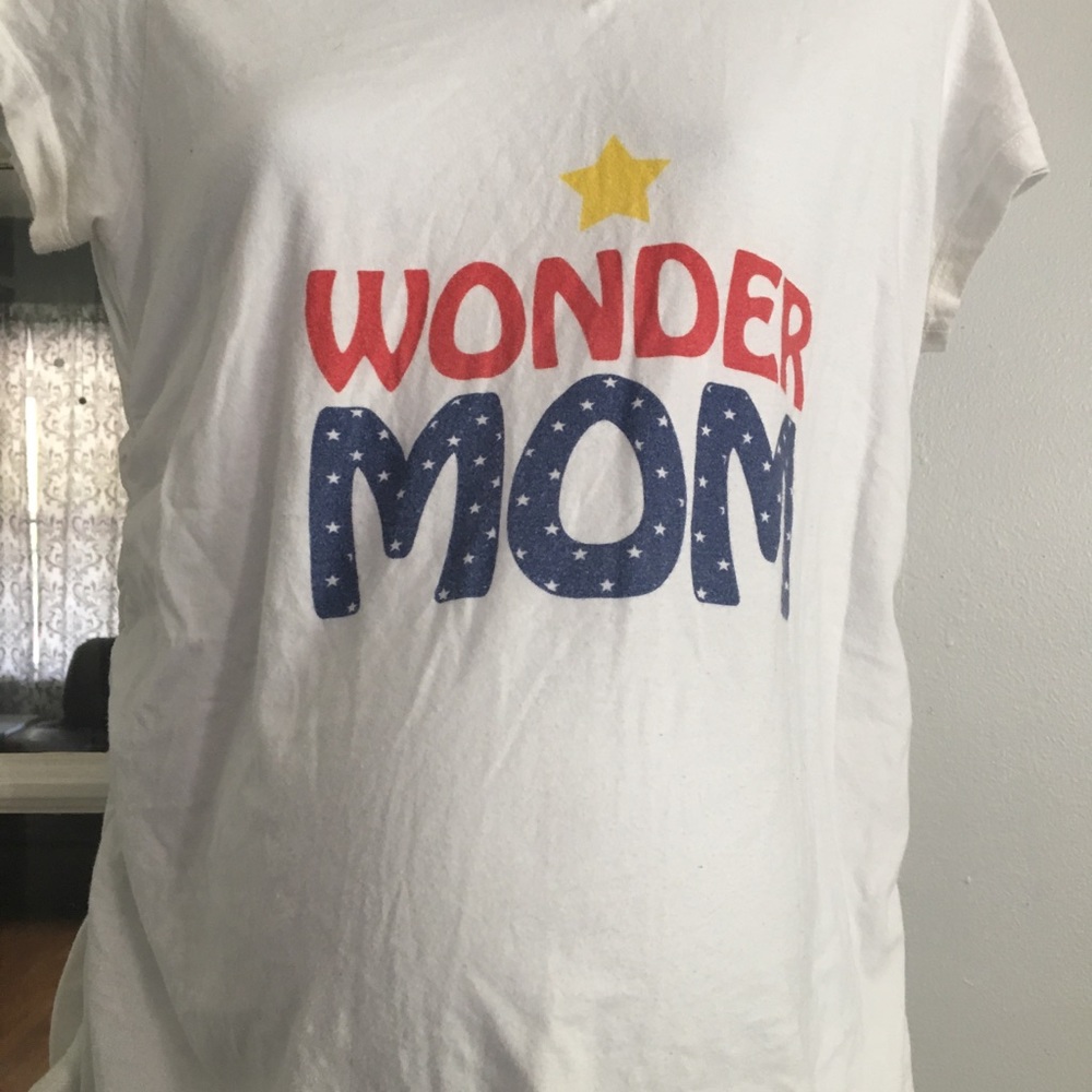 Maternity wonder mom tee